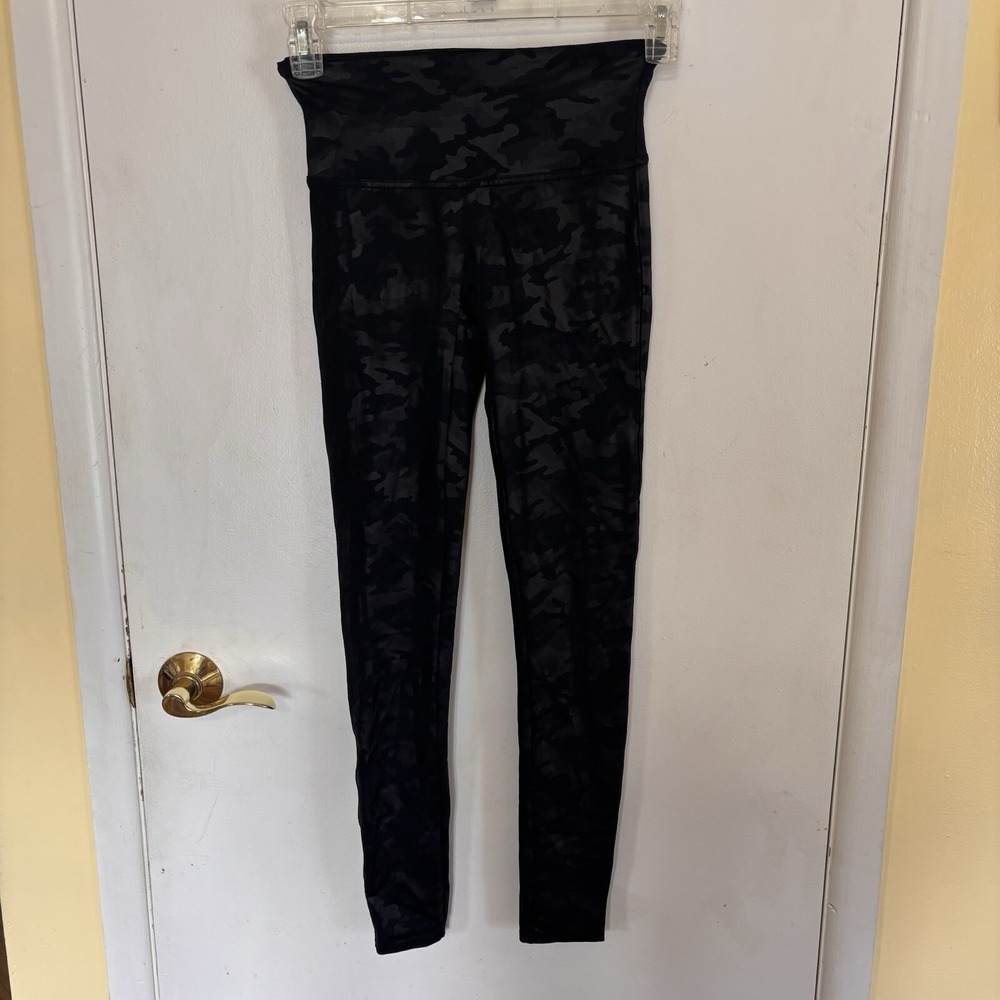 SPANX Look At Me Now Seamless Leggings Women's M Camo Ribbed Shaping Mid Rise